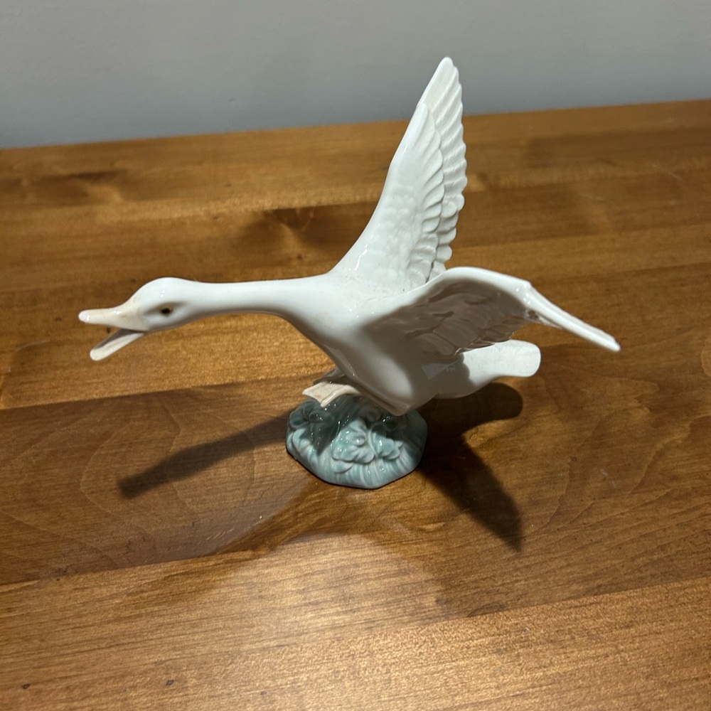 Lladro Flying Duck or Goose Taking Flight